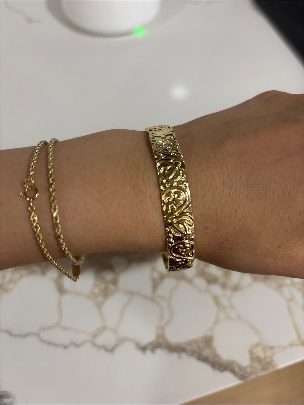 NWT 7.5 Gold Floral Engraved Bangle Bracelet - Women's Jewelry